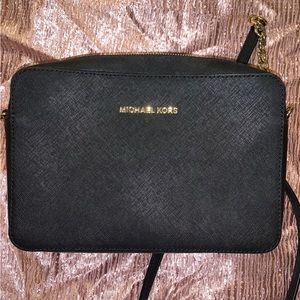 Micheal kors crossbody